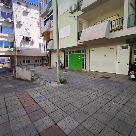 With Parking Space - 25278 מאקרסקה
