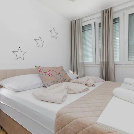 With Parking Space - 25278 דירה