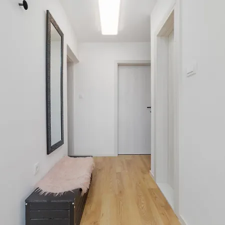 With Parking Space - 25278 דירה מאקרסקה