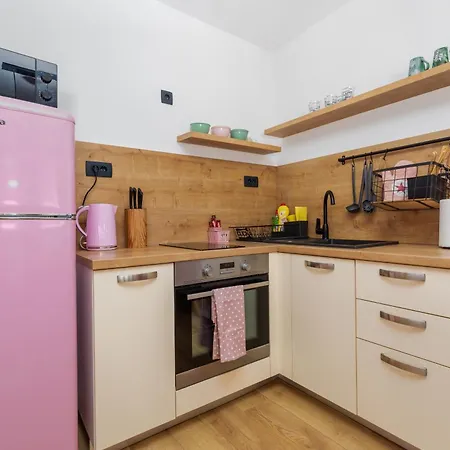 Apartman With Parking Space - 25278 *